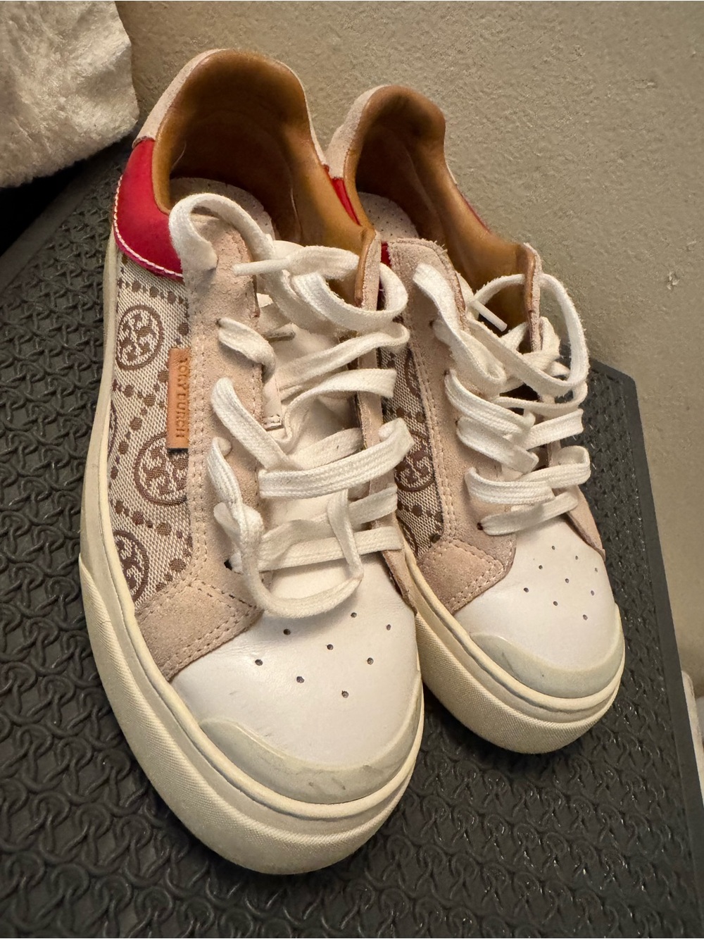 Tory Burch monogram ladybug court sneakers 9.5 womens